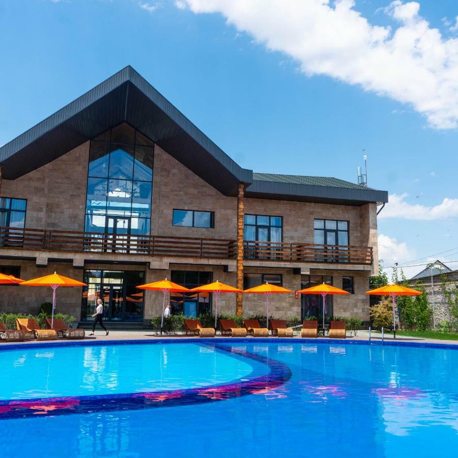 Alpen Park Hotel Shymkent Exterior photo